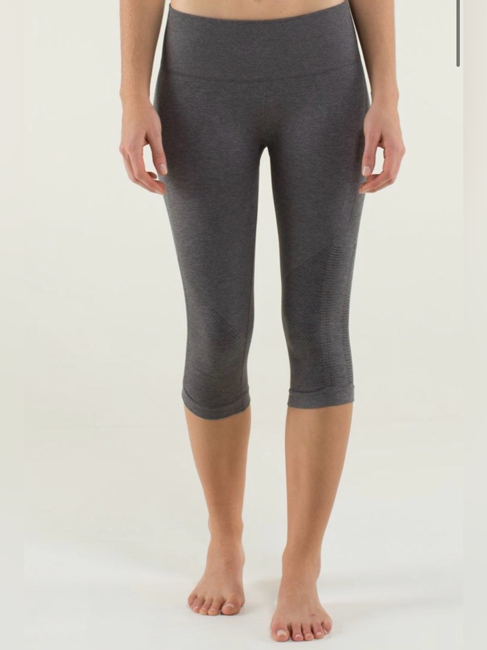 Lululemon In The Flow Crop II
Heathered Soot Light size 6